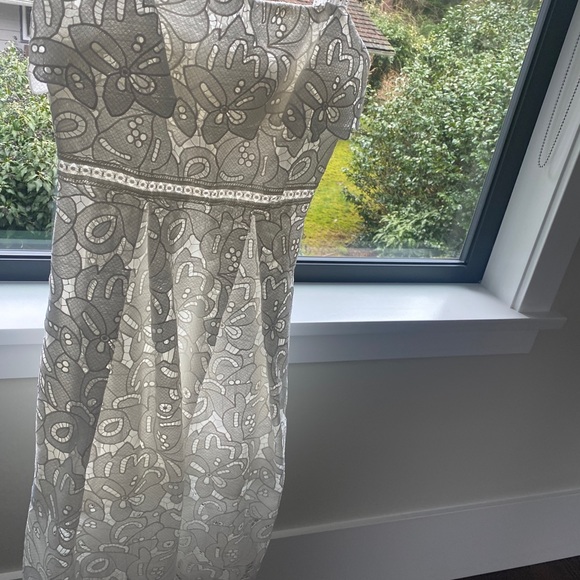 Fancy lace dress - Picture 6 of 12